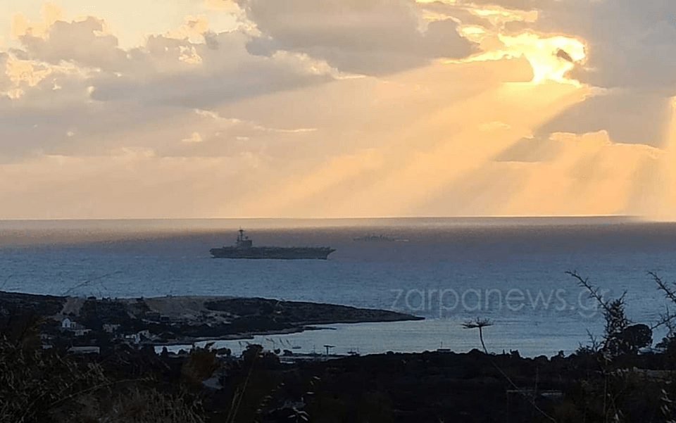 Το αεροπλανοφόρο του αμερικανικού Ναυτικού (USN), USS George H.W. Bush, στη Σούδα / zarpanews.gr