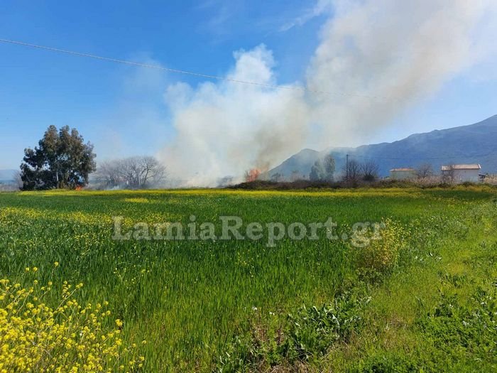 Πυρκαγιά σε ξερόχορτα