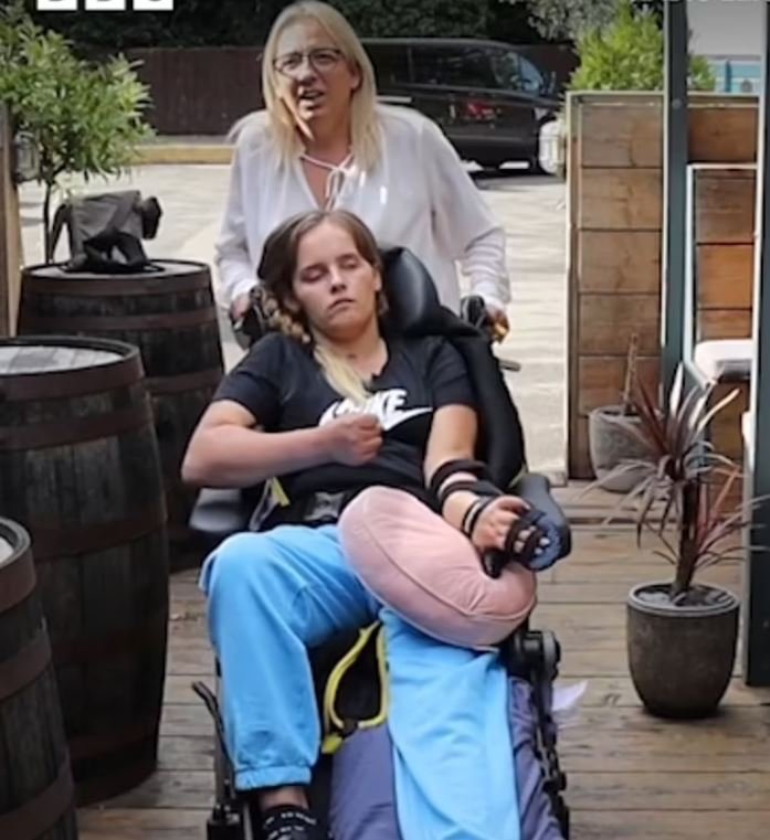 Η μητέρα της, Nikki Lynn σε φωτογραφία πέρυσι με την Angel