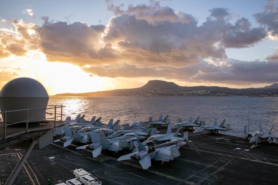 Το αεροπλανοφόρο του αμερικανικού Ναυτικού (USN), USS George H.W. Bush, στη Σούδα / zarpanews.gr