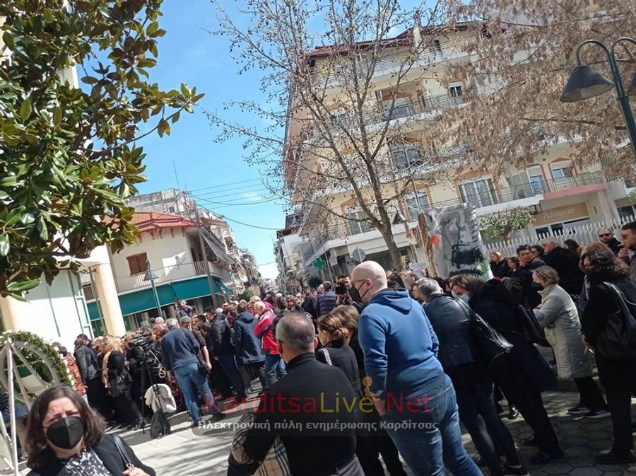 κόσμος στην κηδεία