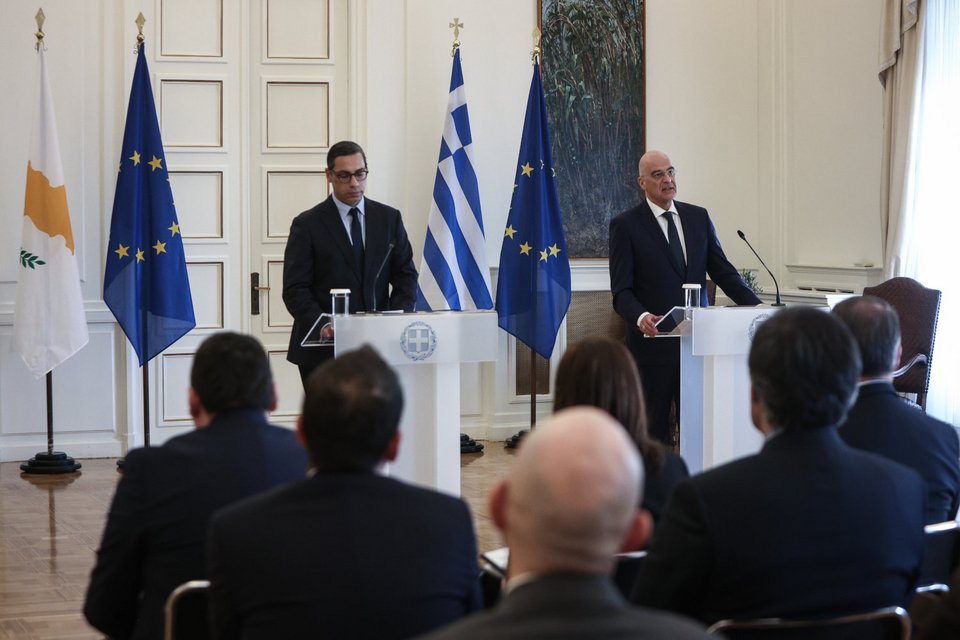 Κοινές δηλώσεις του Νίκου Δένδια με τον νέο Κύπριο υπουργό Εξωτερικών, Κωσταντίνο Κόμπο / Φωτογραφία: ΒΑΣΙΛΗΣ ΡΕΜΠΑΠΗΣ-EUROKINISSI
