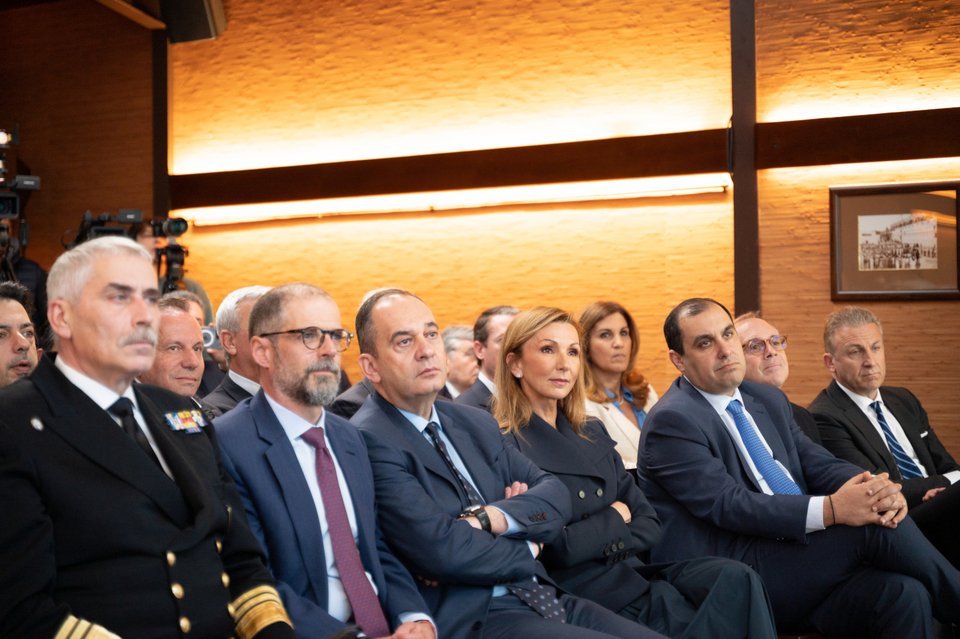 Στιγμιότυπο από την εκδήλωση της επίσημης παρουσίασης του Ετήσιου Προγράμματος Υποτροφιών Μεταπτυχιακών Σπουδών της Ένωσης Ελλήνων Εφοπλιστών, για το ακαδημαϊκό έτος 2023-2024, την Τρίτη 21 Μαρτίου 2023, στη Ναυτιλιακή Λέσχη Πειραιώς