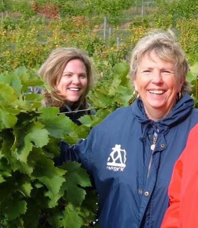 Η Jennifer Ciccone με τη θετή μητέρα της, Joan