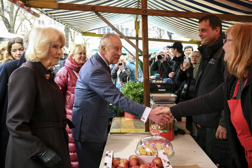 O Κάρολος και η Καμίλα, στη γερμανική αγορά
