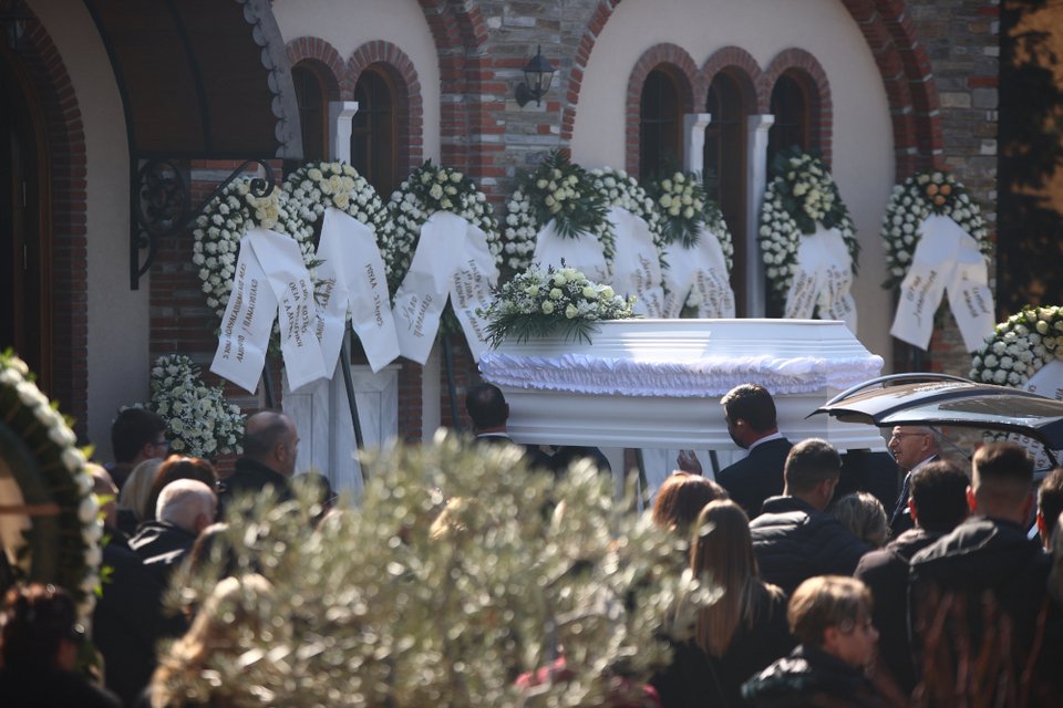 Κηδεία του 54χρονου αστυνομικού και του 15χρονου γιου του στη Θεσσαλονίκη / ΡΑΦΑΗΛ ΓΕΩΡΓΙΑΔΗΣ/EUROKINISSI
