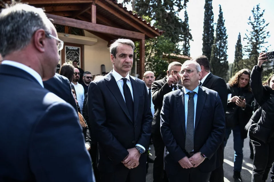 Ο ΥΠΟΙΚ Χρήστος Σταϊκούρας με τον πρωθυπουργό Κυριάκο Μητσοτάκη με τον κυβερνητικό εκπρόσωπο Γιάννη Οικονόμου  