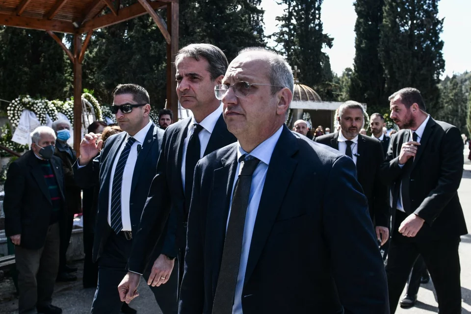 Ο πρωθυπουργός Κυριάκος Μητσοτάκης με τον κυβερνητικό εκπρόσωπο Γιάννη Οικονόμου  