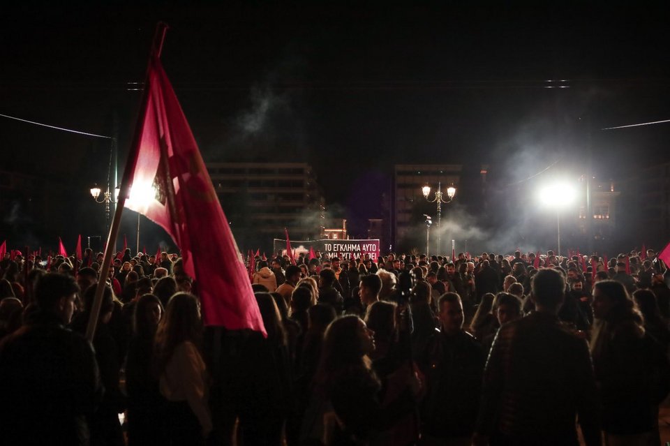 Συγκέντρωση ΚΝΕ στο Σύνταγμα για τα Τέμπη