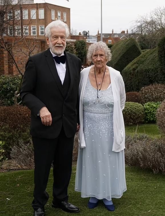 Ο Len Allbrighton, 79, και η Jeanette Steer, 78,