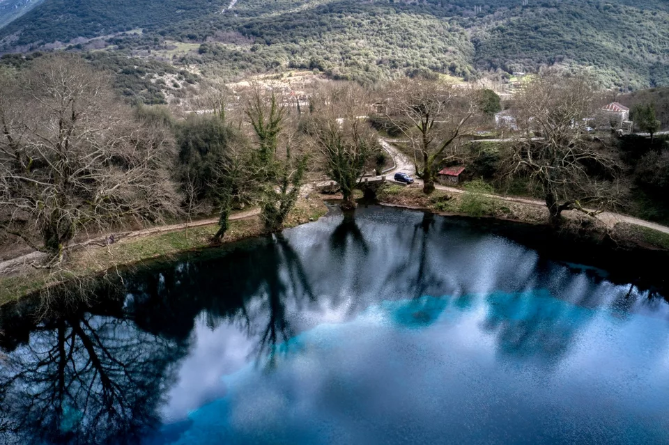 Η μαγευτική λίμνη Λούρου στην Ήπειρο