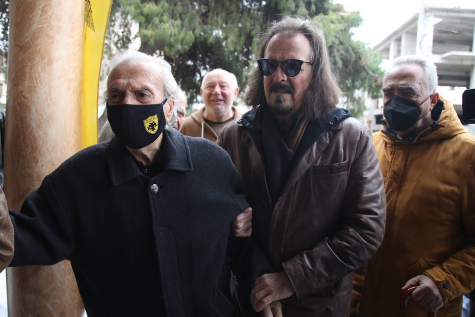 Ο Κώστας Νεστορίδης με τον γιο του.