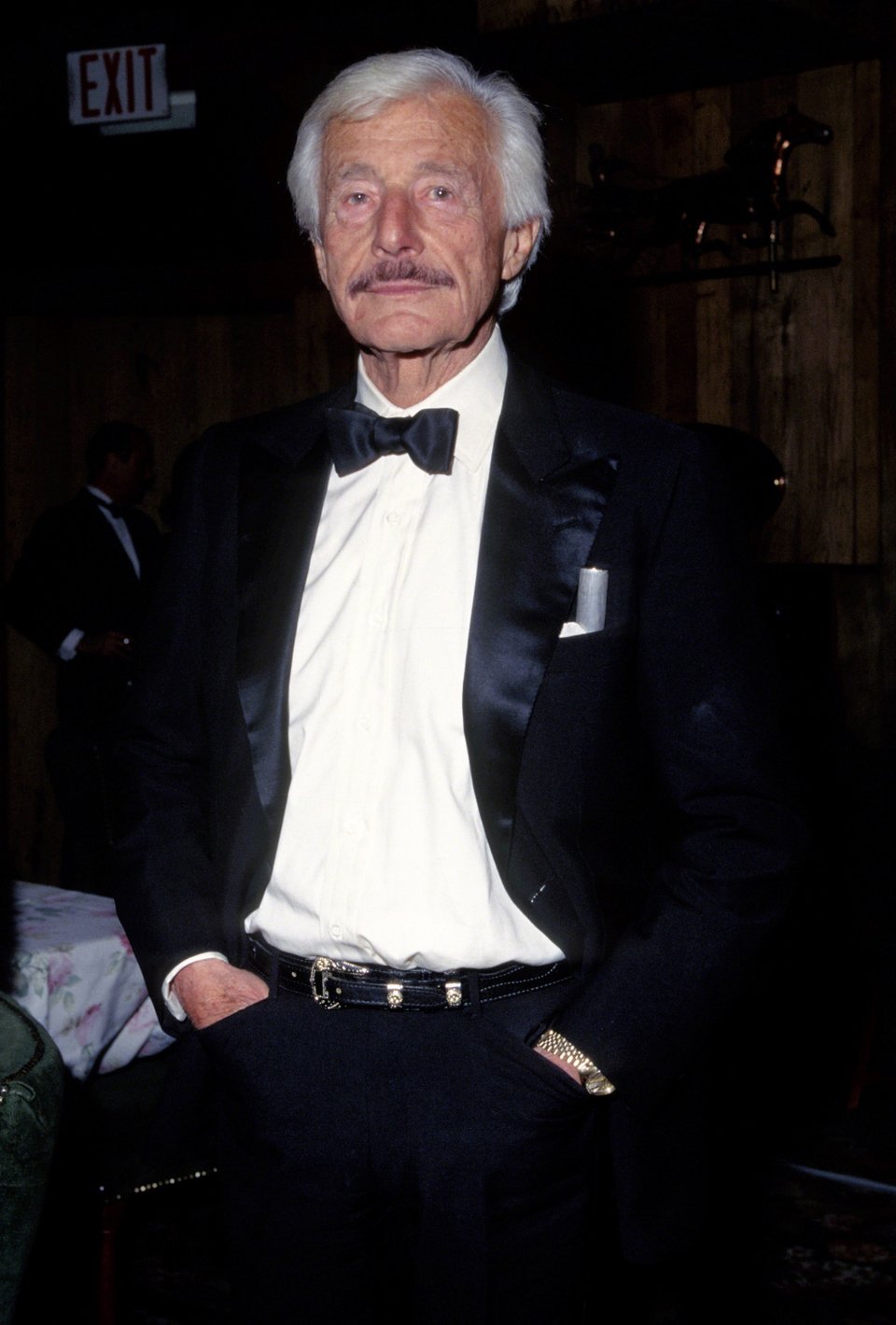 Ο Oleg Cassini στο Rita Hayworth Gala περίπου το 1995 στη Νέα Υόρκη. (Φωτογραφία PL Gould/IMAGES/Getty Images)