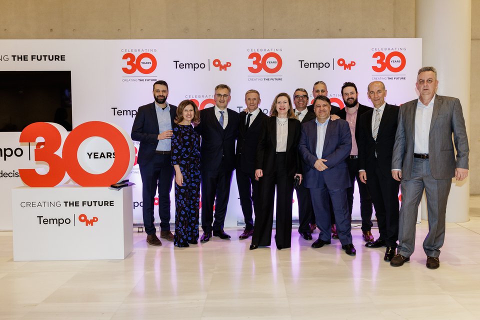 Γιάννης Αμαξόπουλος, Δήμητρα Μάστορη, Σάββας Νικολάου, Peter Poelzlbauer, Διονυσία Μπιτσικώκου, Νίκος Σύμπουρας, Βασίλης Μπάρκας, Κωνσταντίνος Γιαννακούσκας, Guy Marks, Κώστας Χούντας, Κώστας Γκαβανόζης