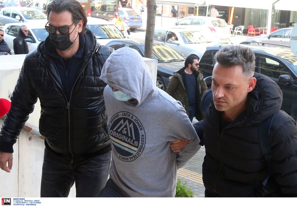 Ο 62χρονος κατά την μεταγωγή του στα δικαστήρια Θεσσαλονίκης