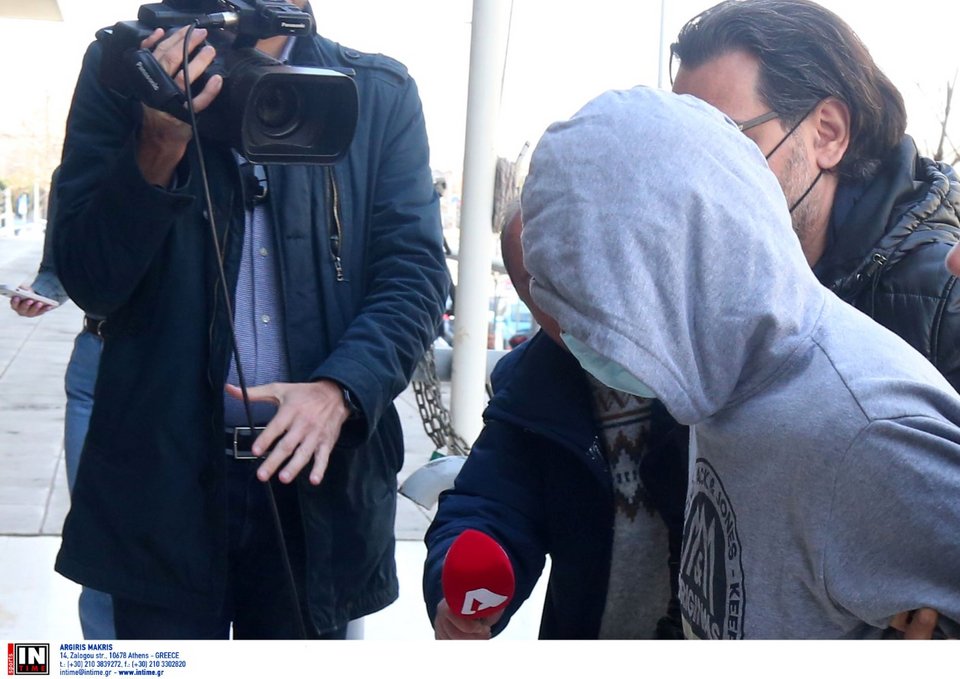 Ο 62χρονος κατά την μεταγωγή του στα δικαστήρια Θεσσαλονίκης