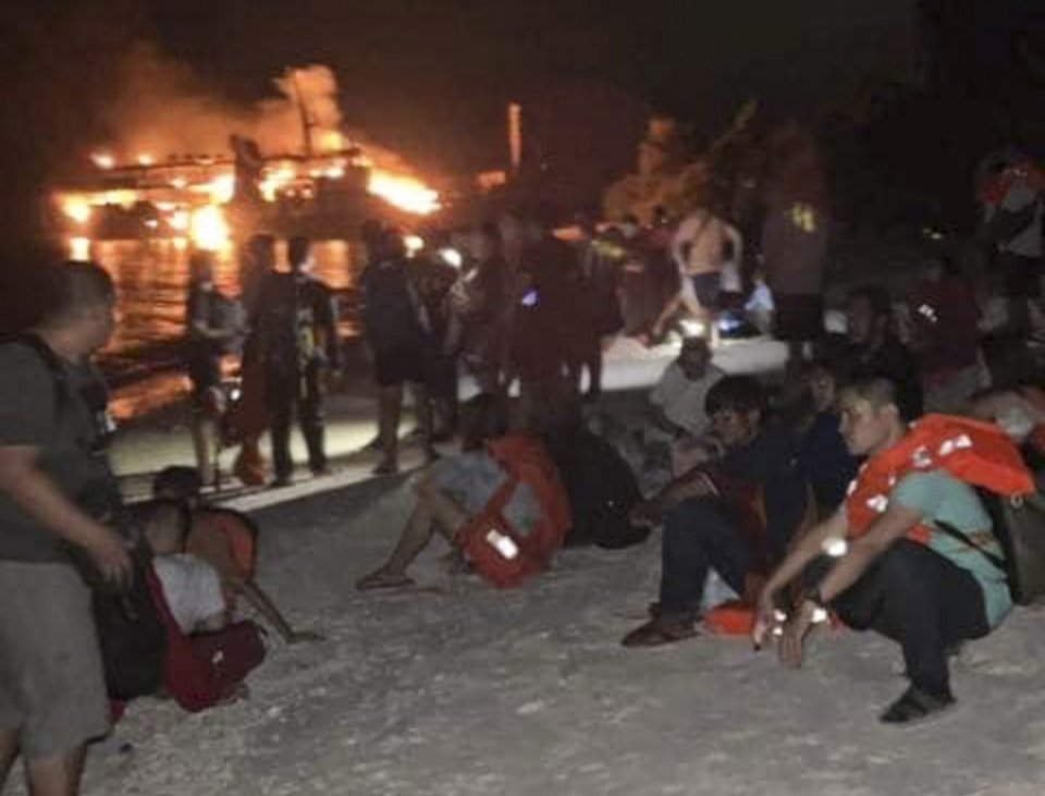 Φωτιά σε ferry boat στις Φιλιππίνες / Φωτογραφία: Philippine Coast Guard via AP