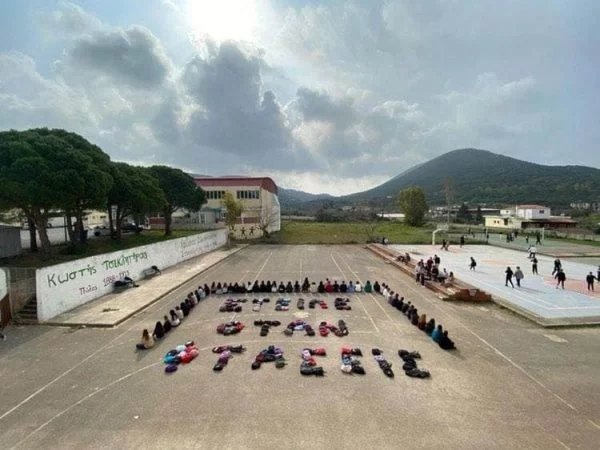 Μαθητές γυμνασίου και λυκείου Πύλου / ΕΡΤ