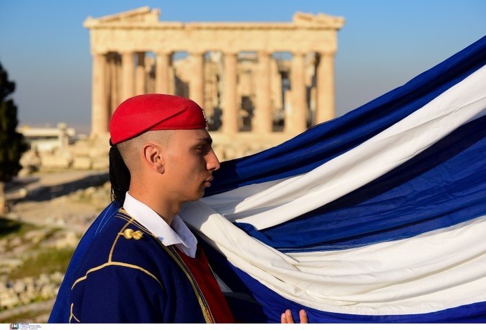 Έπαρση σημαίας στην Ακρόπολη, ανήμερα της 25ης Μαρτίου -Φωτογραφία: Intimenews/ΠΑΝΑΓΙΩΤΟΠΟΥΛΟΣ ΝΙΚΟΣ