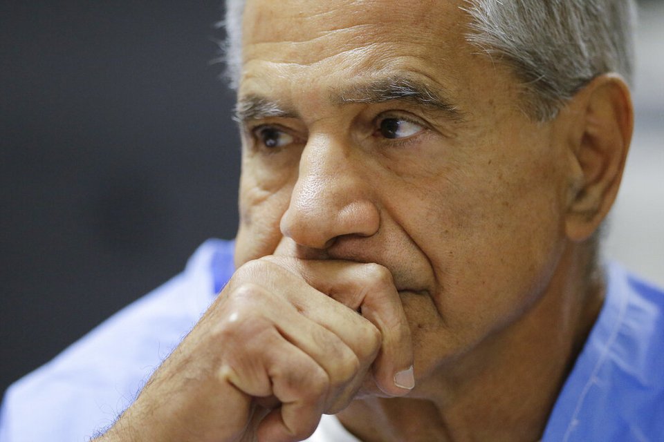 Ο Sirhan Sirhan αντιδρά κατά τη διάρκεια μιας ακρόασης αποφυλάκισης στις 10 Φεβρουαρίου 2016, στο σωφρονιστικό ίδρυμα Richard J. Donovan στο Σαν Ντιέγκο