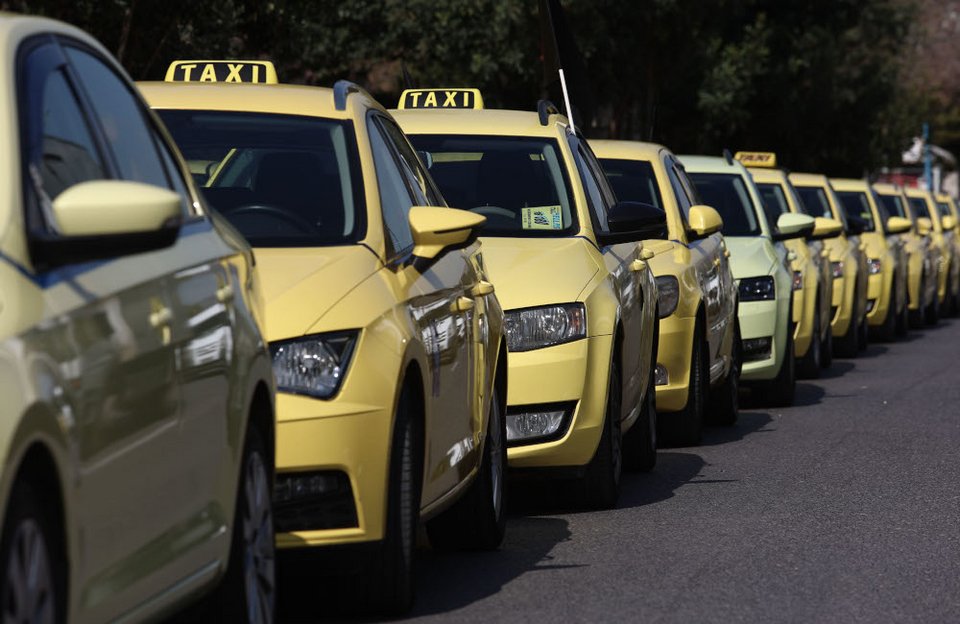 Aυτοκινητοπορεία οδηγών και ιδιοκτητών ταξί στην Αθήνα / INTIME