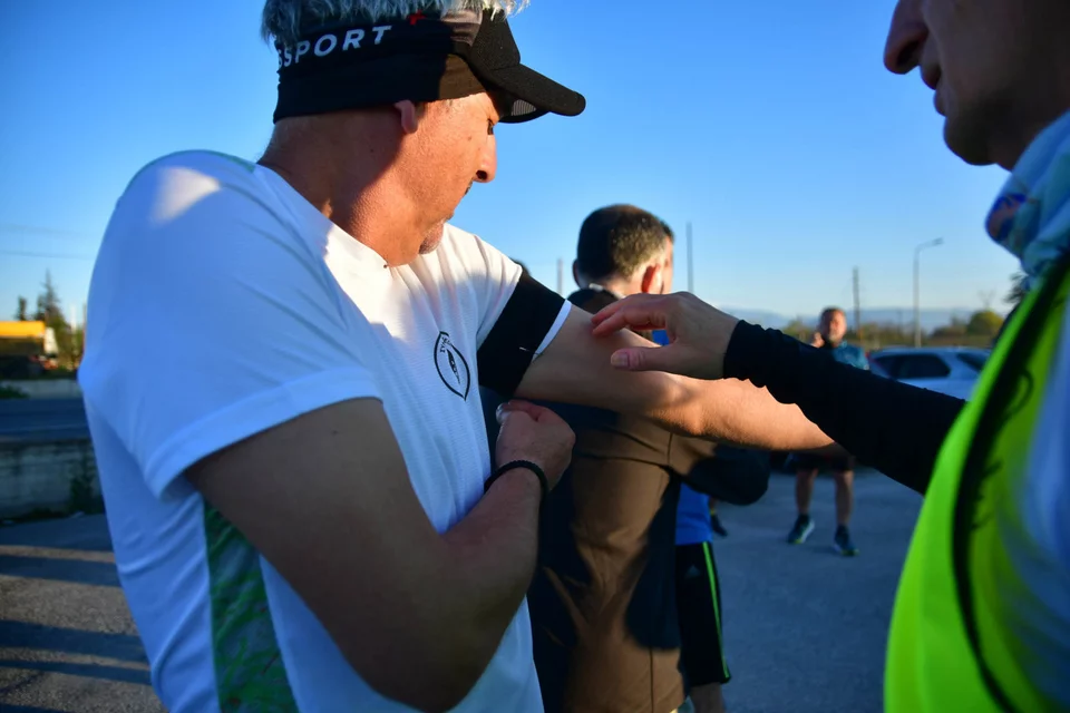 Mε μαύρο περιβραχιόνιο ως τα Τέμπη 