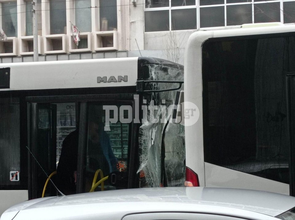 Σύγκρουση λεωφορείων στη Θεσσαλονίκη
