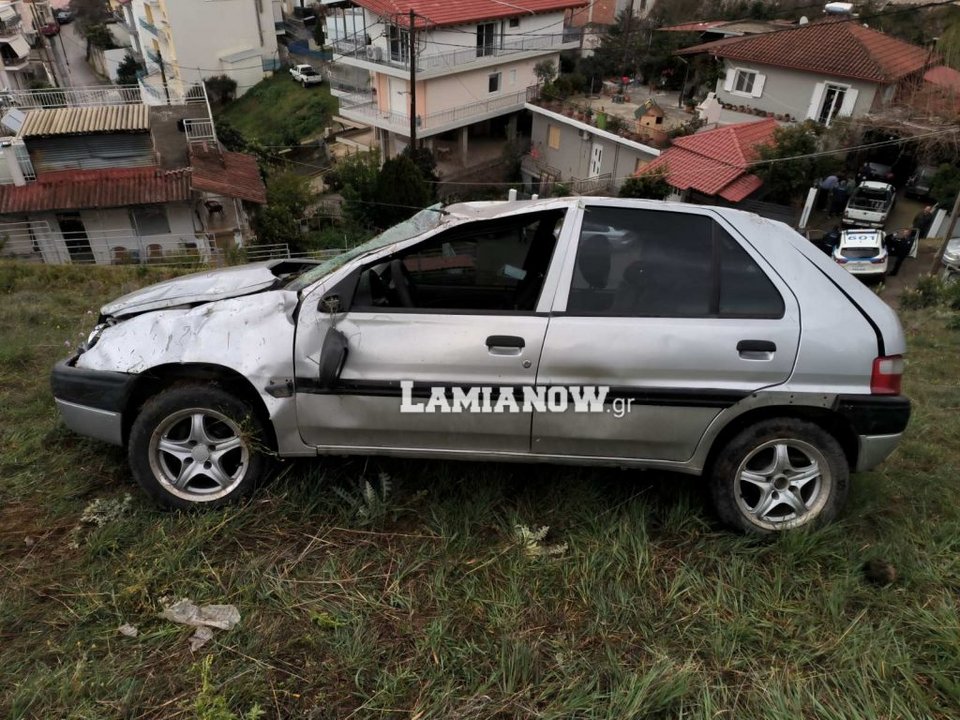 Αυτοκίνητο έπεσε σε γκρεμό στην Λαμία / lamianow.gr