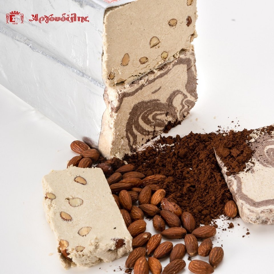 Ο χαλβάς Αργουδέλη πωλείται είτε συσκευασμένος είτε χύμα, σε 12 γεύσεις / Φωτογραφία: argoudelishalva/Instagram 