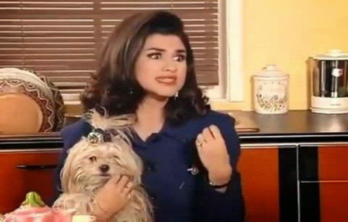 Αννα Κουρή ως Βάνα Δάγκα με το τερεζουλίνι στους Μεν και οι Δεν