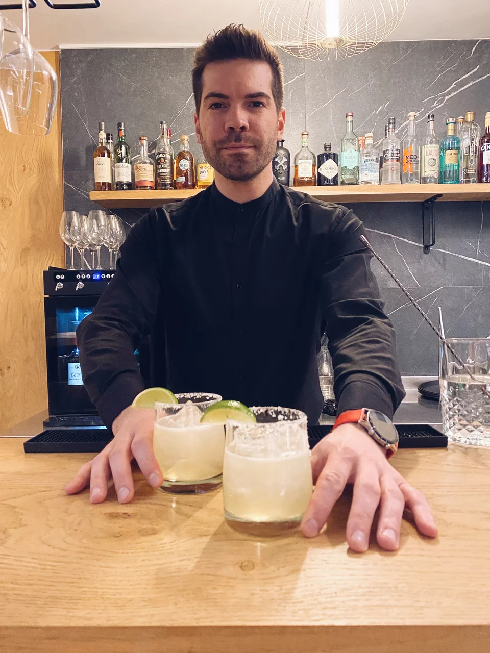 Ο Βασίλης Μηλιός φτιάχνει καταπληκτικά ποτά. Εδώ, η Mercerita, η μαργαρίτα του Merceri σε μια πιο λάιτ ήπια εκδοχή ως απεριτίφ.