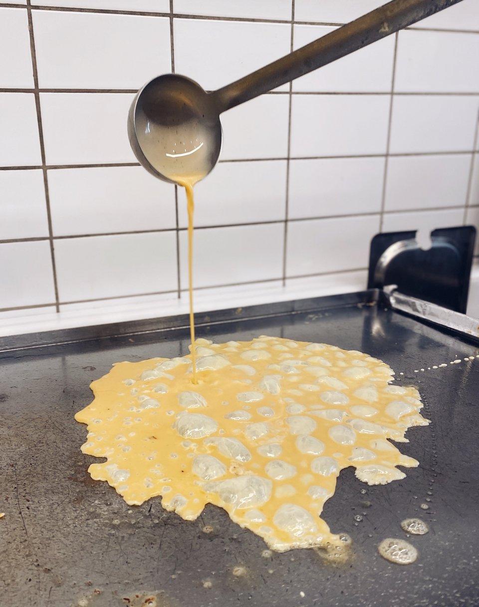 Μπήκαμε στην κουζίνα του Begg for Egg και ειδαμε πώς φτιάχνονται τα σάντουιτς με αυγό βήμα-βήμα / Φωτογραφία: Μάνος Λειβαδάρος/iefimerida.gr  