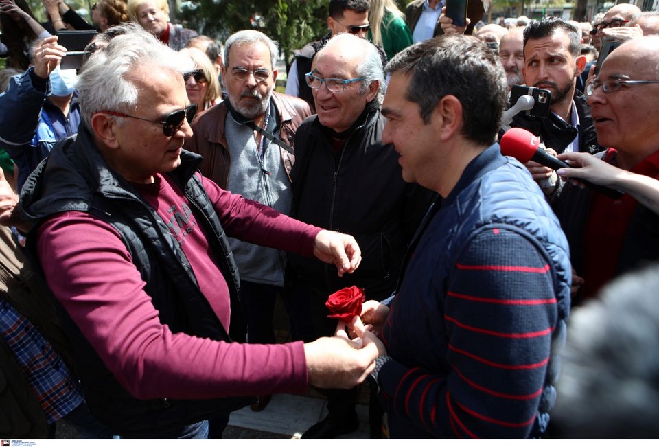 Ο Αλέξης Τσίπρας στην πλατεία Νέας Σμύρνης