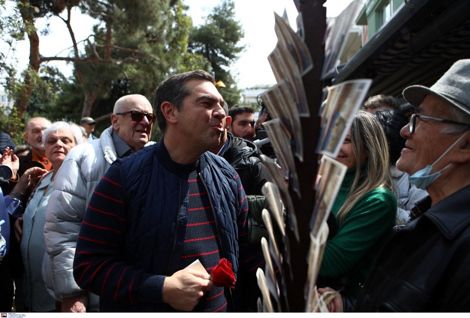 Ο Αλέξης Τσίπρας στην πλατεία Νέας Σμύρνης