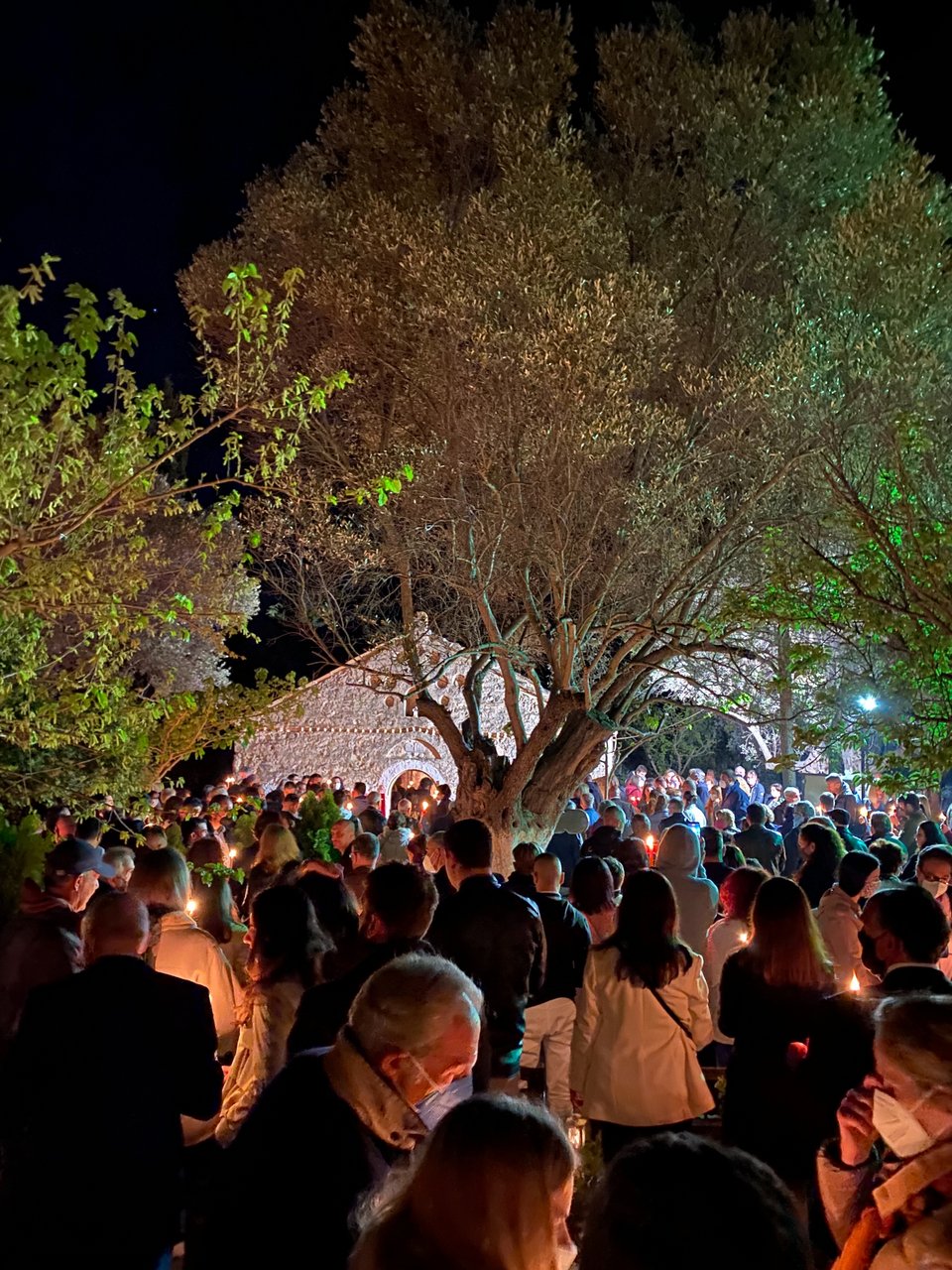 Στιγμιότυπο από την περσινή αναστάσιμη λειτουργία  / Φωτογραφία: Mάνος Λειβαδάρος/iefimerida.gr