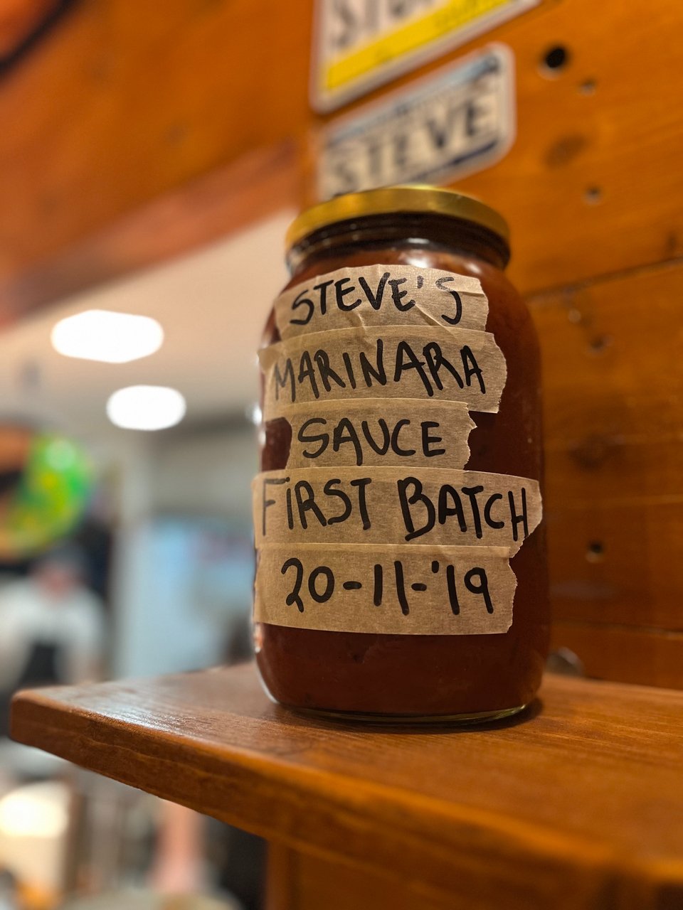 Όλα έχουν τη σφραγίδα του Στηβ, ακόμα και οι homemade μαρινάδες  / Φωτογραφία: Courtesy of Steve Stefanidis