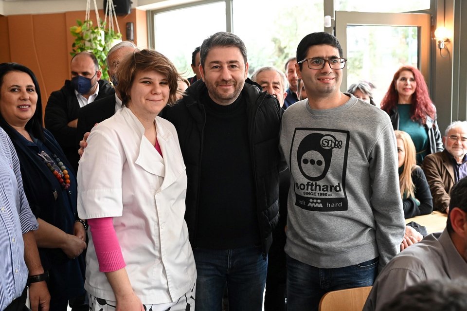 επίσκεψη του Νίκου Ανδρουλάκη στο «Παρεάκι»