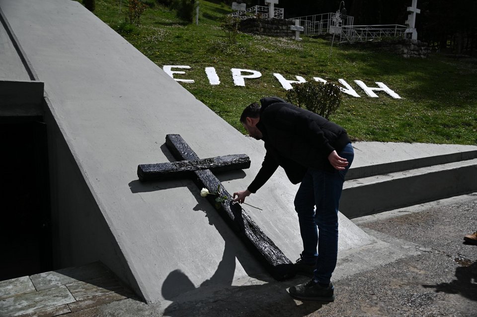 Ο πρόεδρος του ΠΑΣΟΚ Νίκος Ανδρουλάκης κατά την περιοδεία του στα Καλάβρυτα