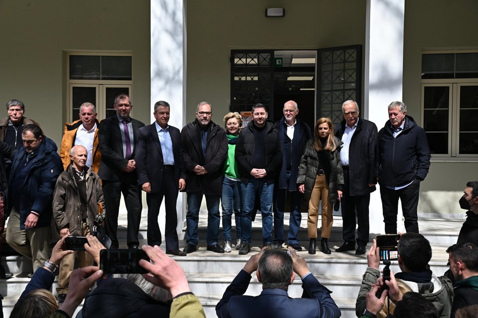 Ο πρόεδρος του ΠΑΣΟΚ Νίκος Ανδρουλάκης κατά την περιοδεία του στα Καλάβρυτα