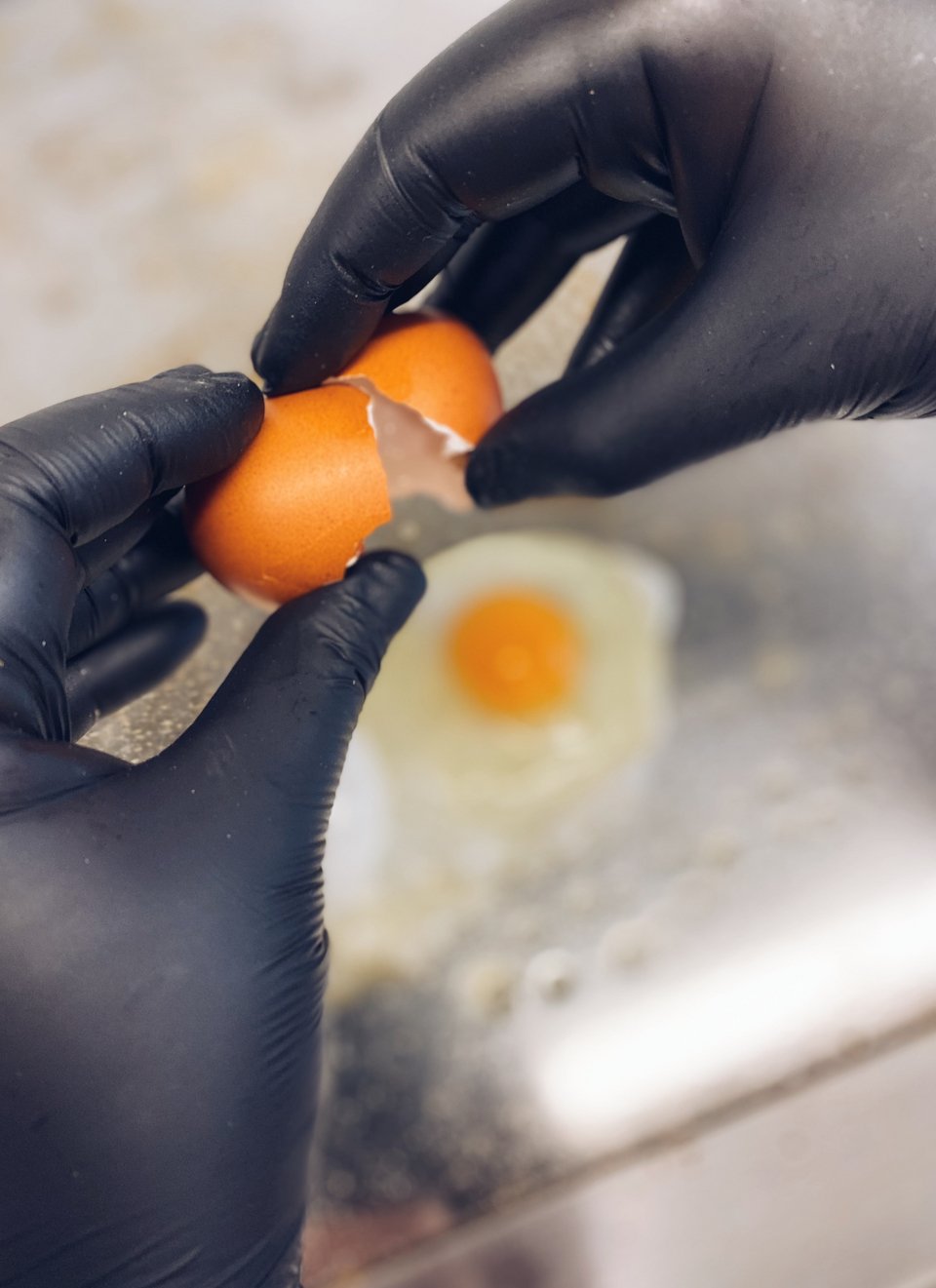 Στο Begg for Εgg δεν φοβούνται να σπάσουν αυγά  / Φωτογραφία: Μάνος Λειβαδάρος/iefimerida.gr  