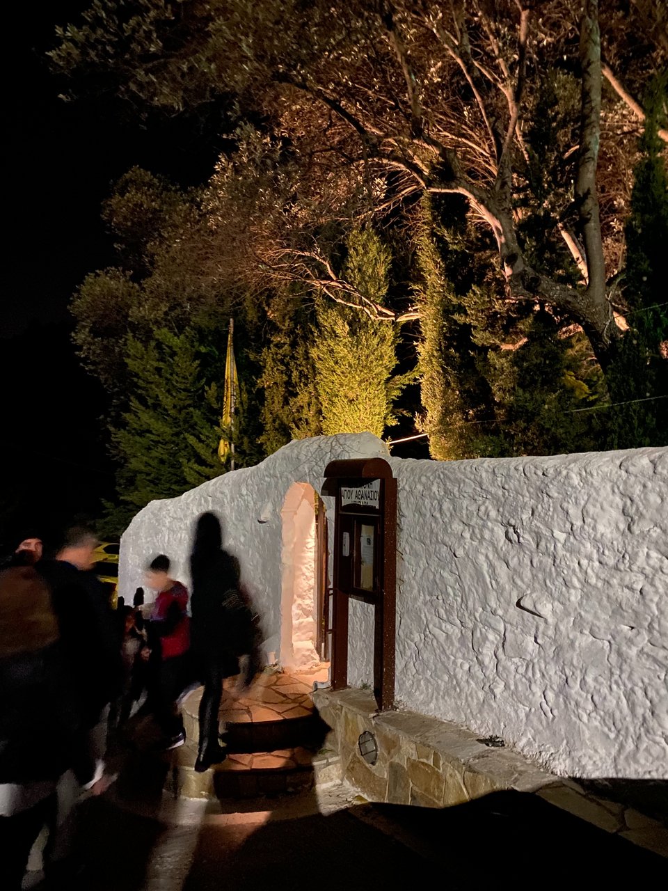 O περίβολος της Μονής Αγίου Αθανασίου στον Κουβαρά / Φωτογραφία: Mάνος Λειβαδάρος/iefimerida.gr