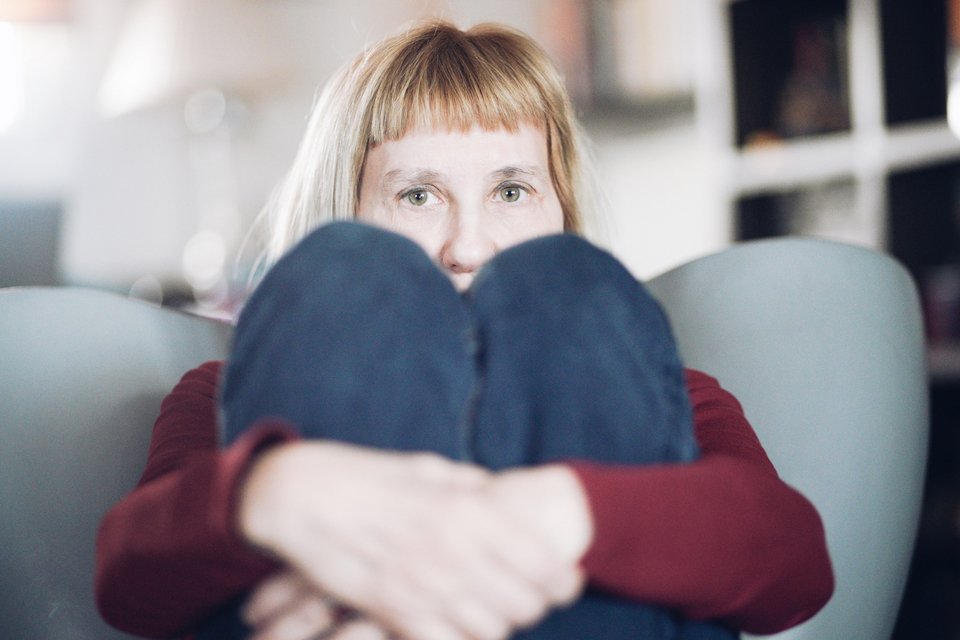 Η Σώτη Τριανταφύλλου επέστρεψε με δύο νέα βιβλία: το μυθιστόρημα «Άκου το Λιοντάρι» και τη συλλογή δοκιμιακών άρθρων «Καρχαρίες και κοριοί» (εκδ. Πατάκη) / Φωτογραφία: Μενέλαος Μύριλλας/Sooc για iefimerida