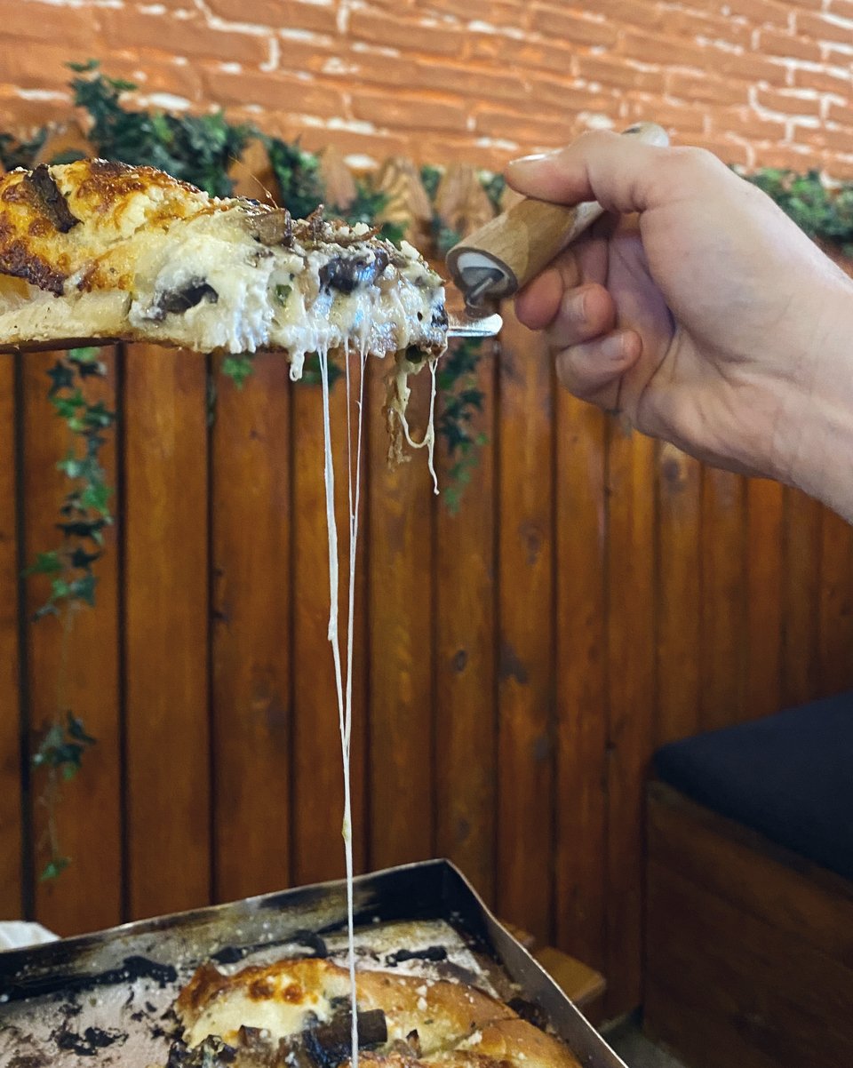 Τα τυριά στις πίτσες του Στηβς ΑΕ λιώνουν θεαματικά / Φωτογραφία: Μάνος Λειβαδάρος/iefimerida