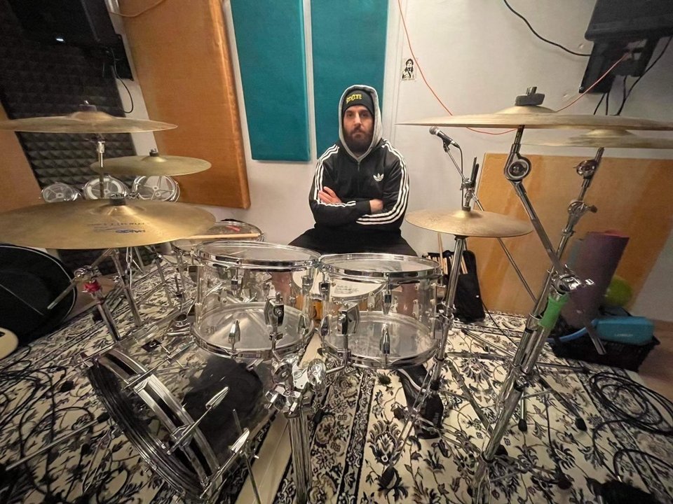 Ο Στην Στεφανίδης είναι ντράμερ στη ροκ μπάντα Puta Volcano / Φωτογραφία: Courtesy of Steve Stefanidis