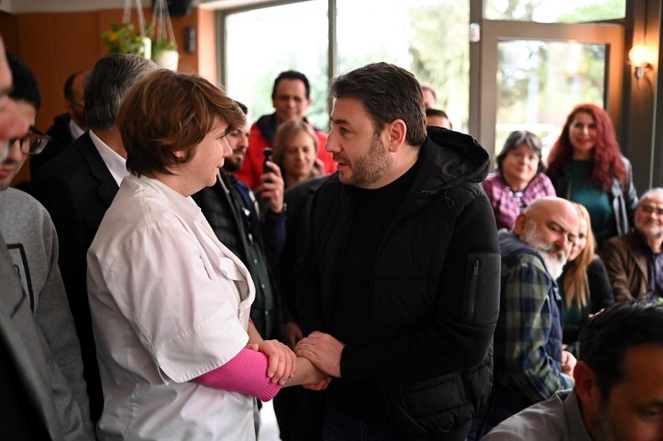 επίσκεψη του Νίκου Ανδρουλάκη στο «Παρεάκι»