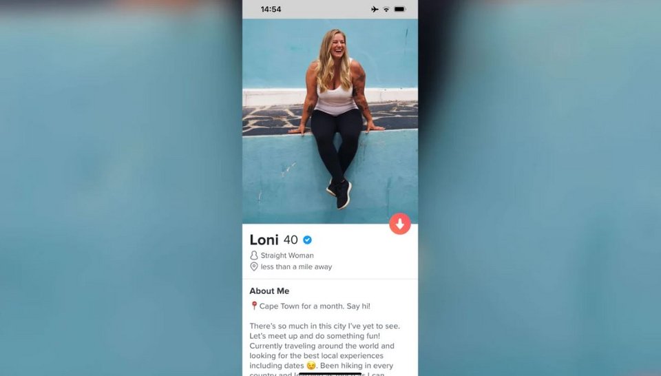 Στιγμιότυπο οθόνης του προφίλ Tinder της Loni James