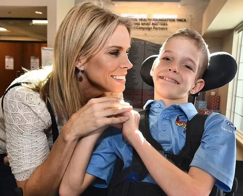 Η Cheryl επικεντρώνεται σε οργανισμούς που συγκεντρώνουν χρήματα για οικογένειες που έχουν πληγεί από εγκεφαλική παράλυση, καθώς ο ανιψιός της πάσχει από την πάθηση