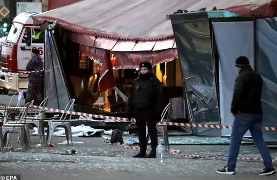 Η καφετέρια μετά την έκρηξη