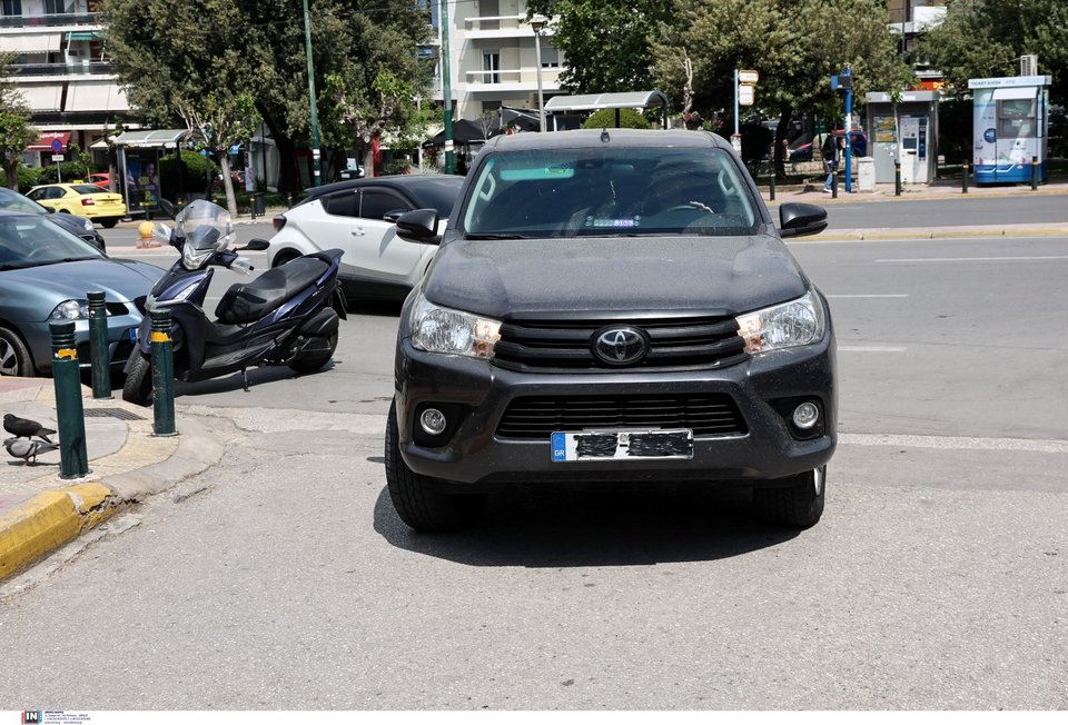 μεταγωγή των δύο συλληφθέντων στην Ευελπίδων