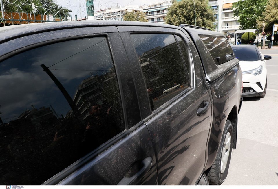 μεταγωγή των δύο συλληφθέντων στην Ευελπίδων